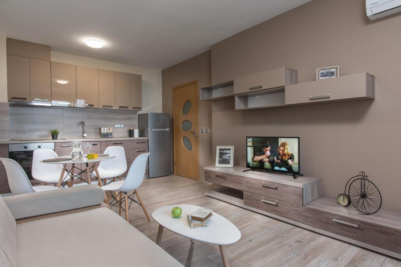 Miraggio Holiday Apartments Pomorie Exteriör bild