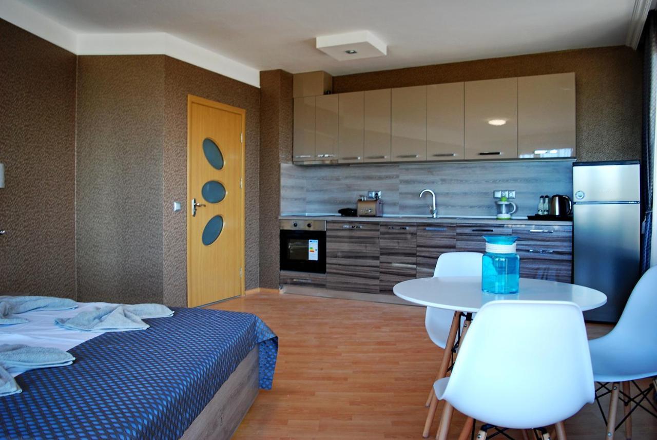 Miraggio Holiday Apartments Pomorie Exteriör bild